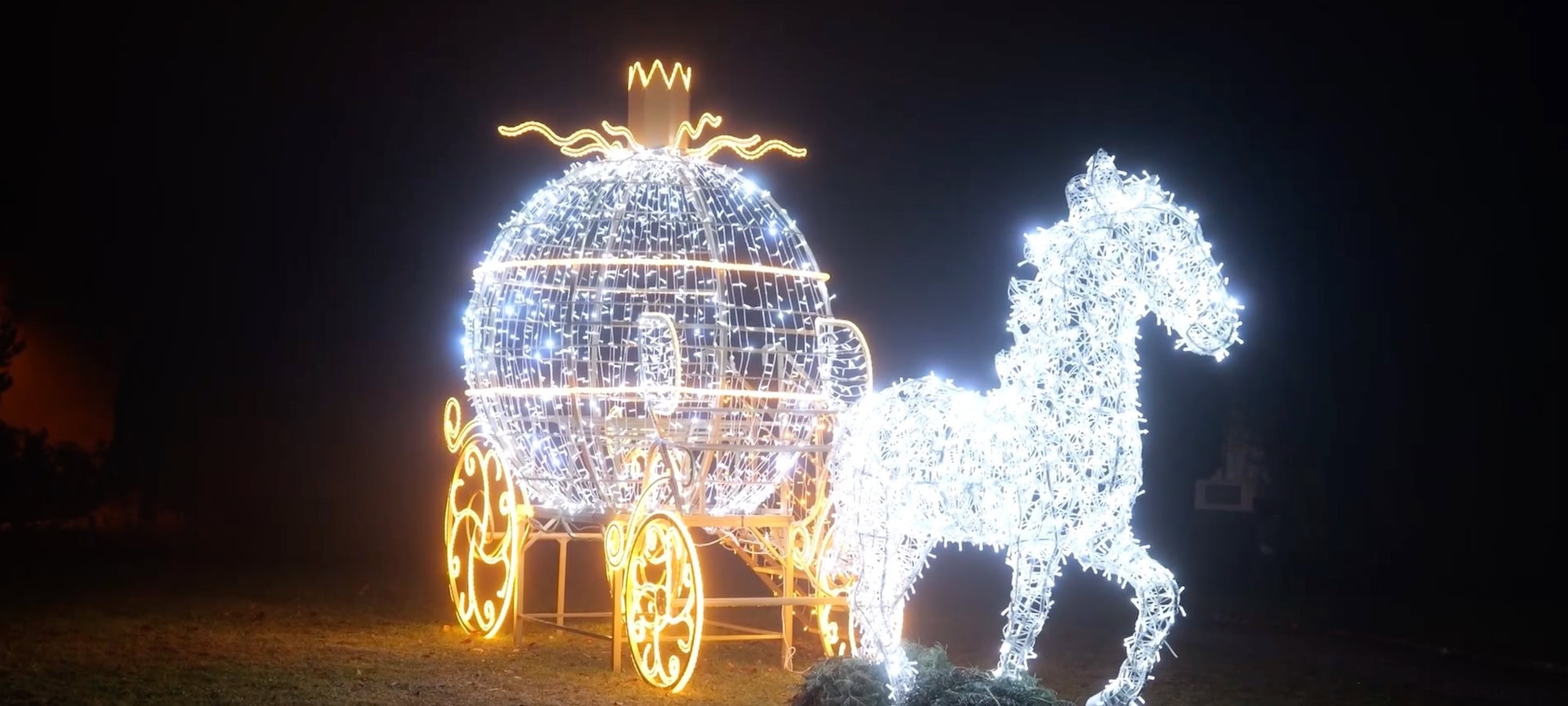 Velké Meziříčí se opět rozzářilo: světelný adventní zážitek láká návštěvníky do centra města